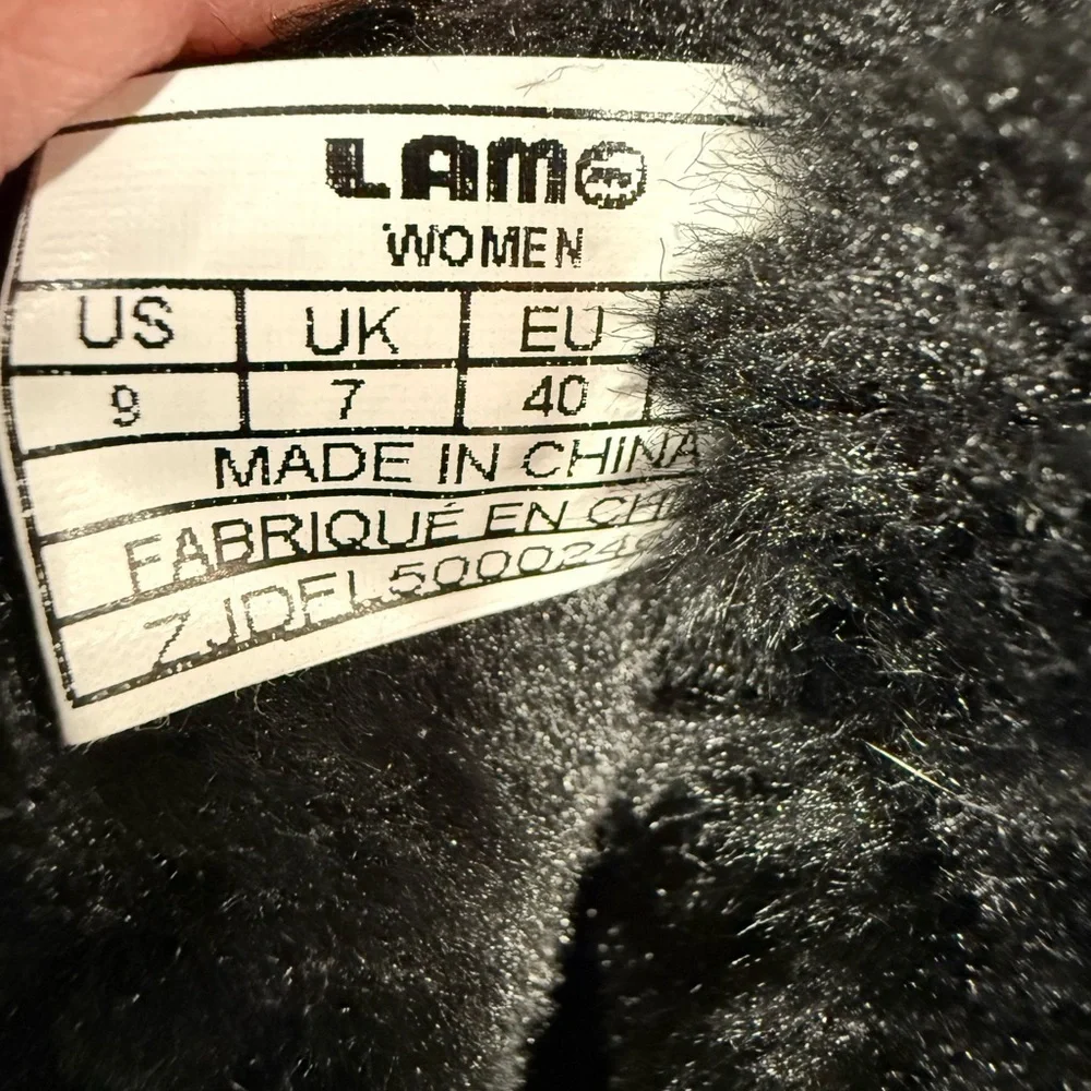Lamo Women's Black Fur-Lined lace up Boots Sz 9 NEW